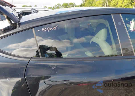 2021 Tesla Model Y Long Range Dual Motor All-Wheel Drive z USA, uszkodzony, nr VIN 5YJYGDEE3MF202624